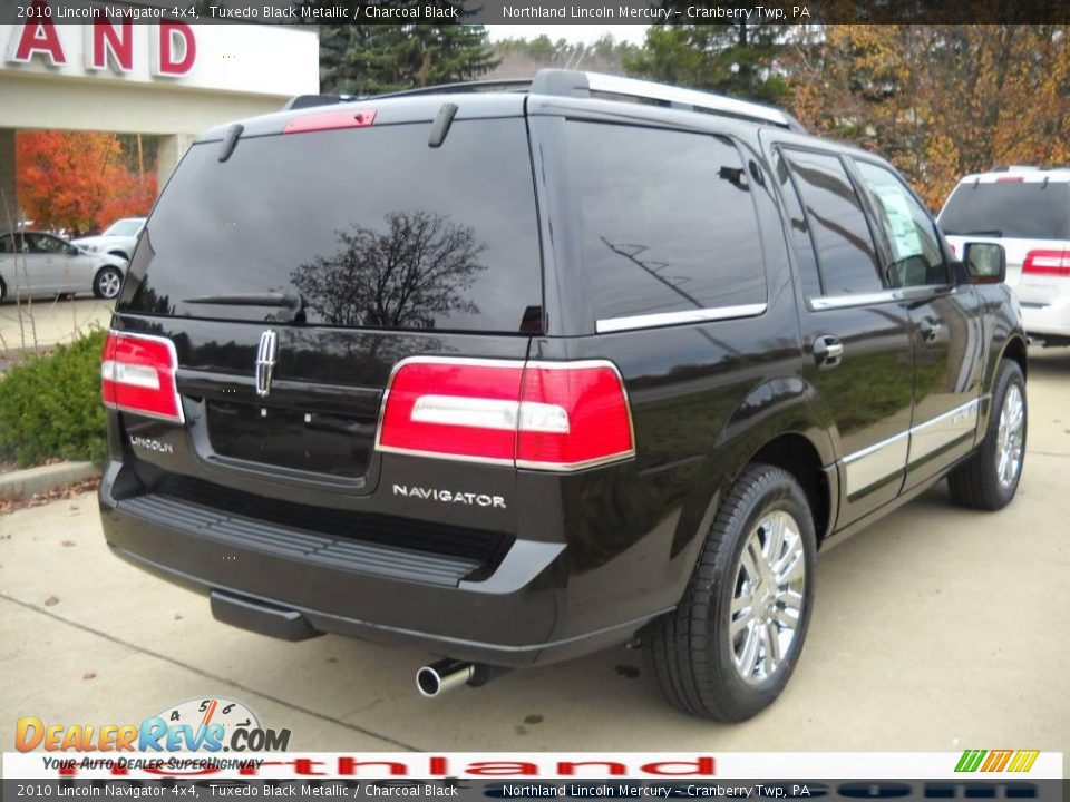 2010 Lincoln Navigator 4x4 Tuxedo Black Metallic / Charcoal Black Photo #2