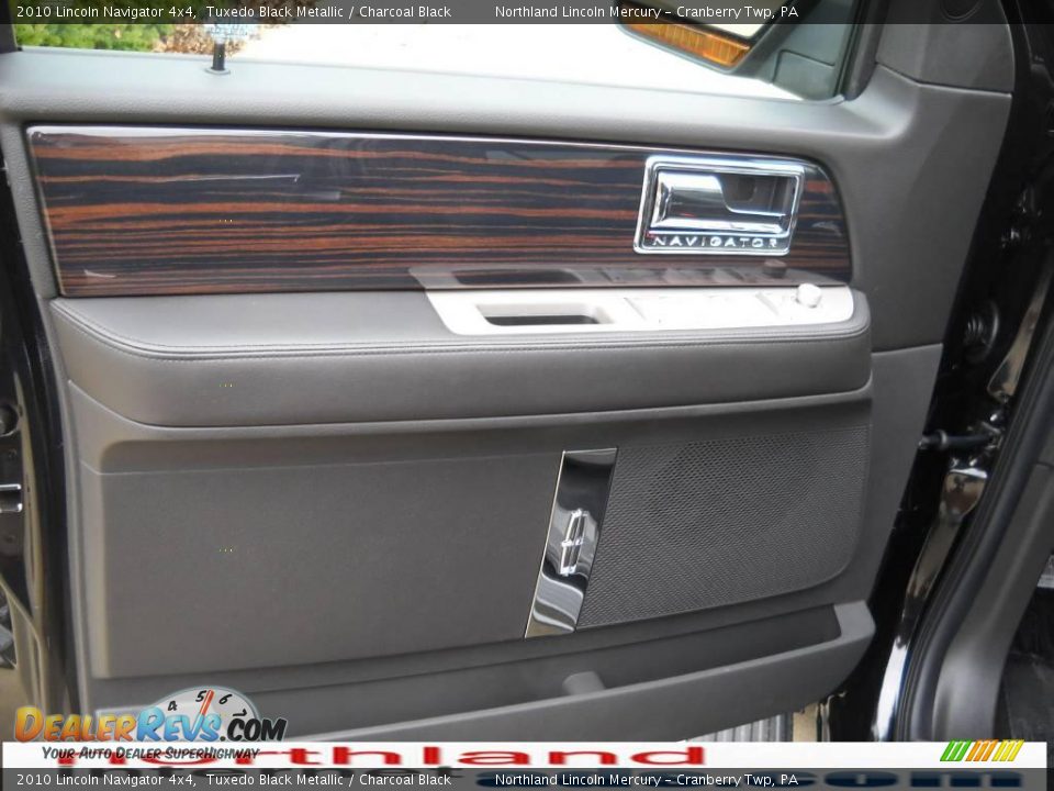 2010 Lincoln Navigator 4x4 Tuxedo Black Metallic / Charcoal Black Photo #6