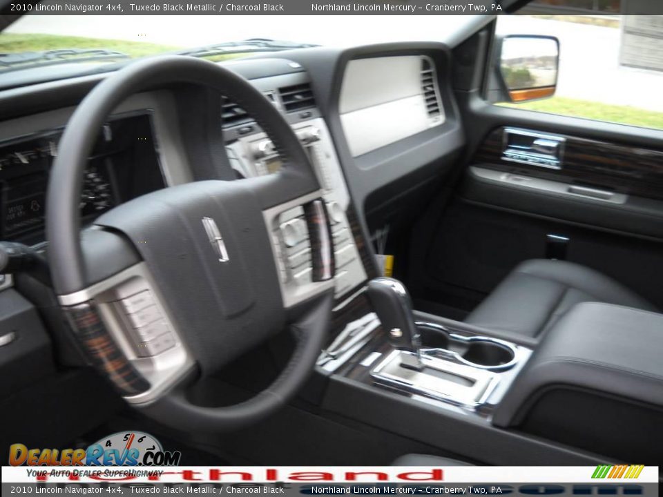 2010 Lincoln Navigator 4x4 Tuxedo Black Metallic / Charcoal Black Photo #7
