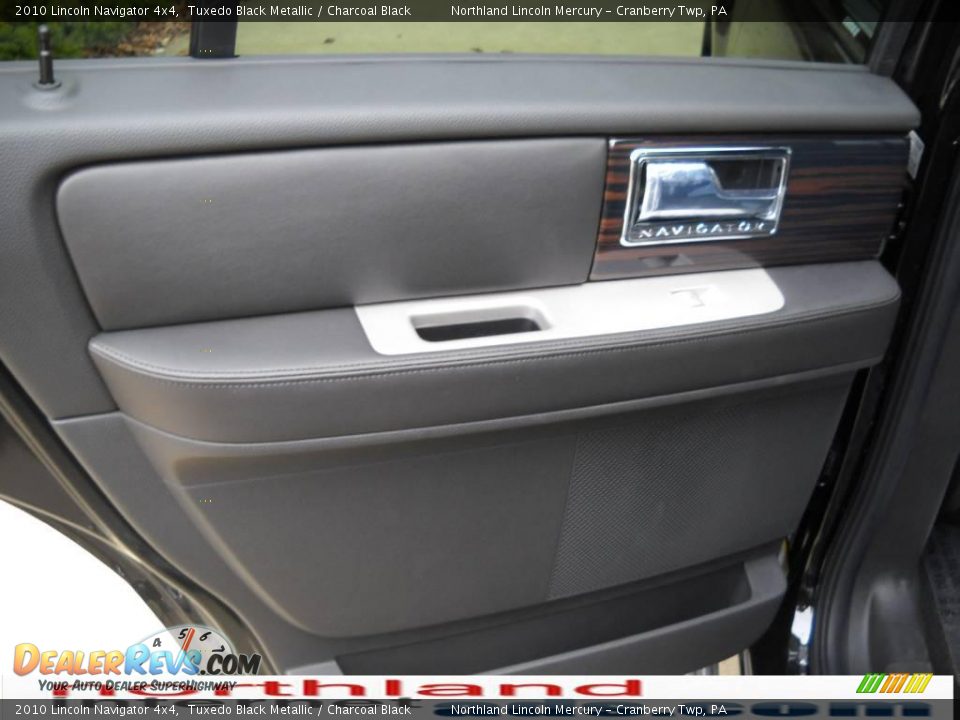 2010 Lincoln Navigator 4x4 Tuxedo Black Metallic / Charcoal Black Photo #10