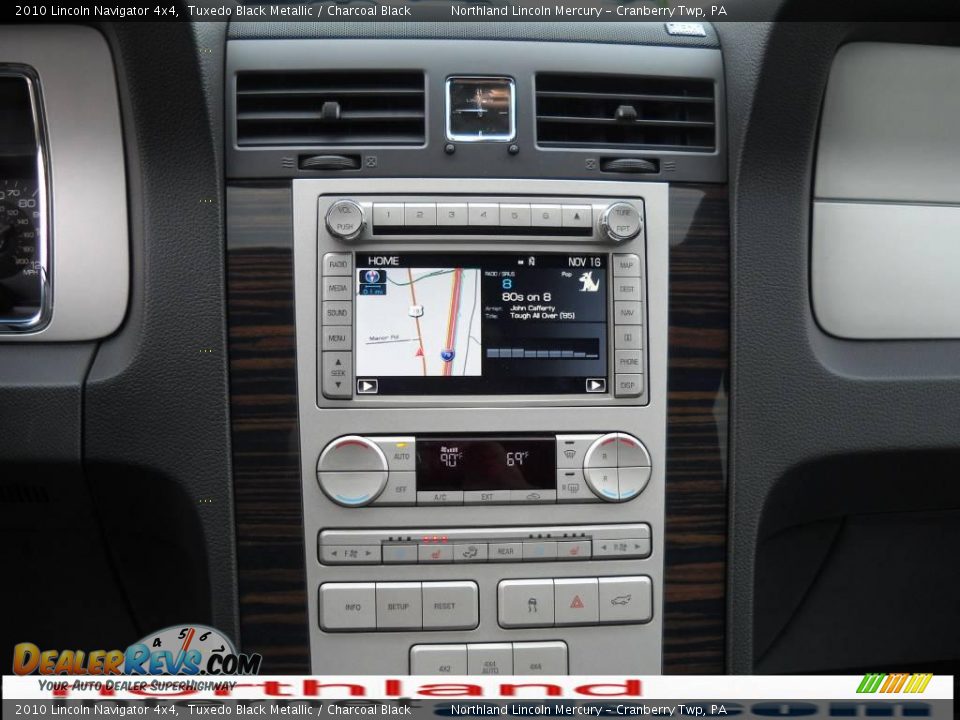 2010 Lincoln Navigator 4x4 Tuxedo Black Metallic / Charcoal Black Photo #17