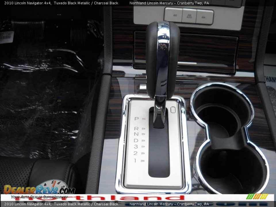 2010 Lincoln Navigator 4x4 Tuxedo Black Metallic / Charcoal Black Photo #18