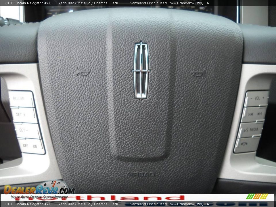 2010 Lincoln Navigator 4x4 Tuxedo Black Metallic / Charcoal Black Photo #19