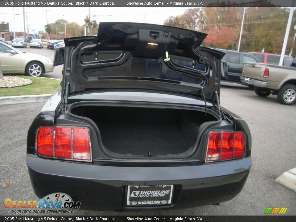 2005 Ford Mustang V6 Deluxe Coupe Black / Dark Charcoal Photo #9