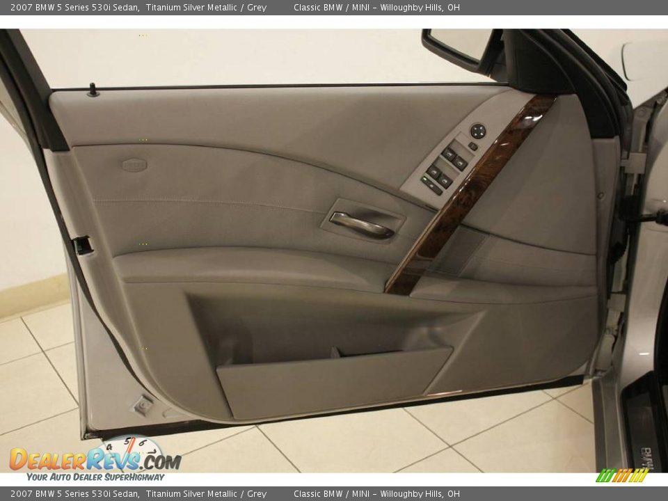 2007 BMW 5 Series 530i Sedan Titanium Silver Metallic / Grey Photo #8