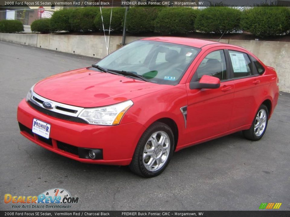 2008 Ford Focus SE Sedan Vermillion Red / Charcoal Black Photo #2