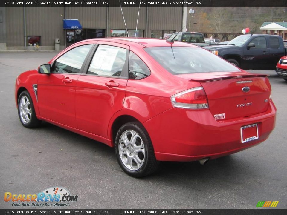 2008 Ford Focus SE Sedan Vermillion Red / Charcoal Black Photo #4
