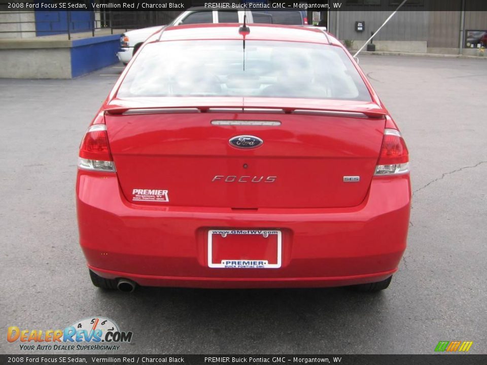 2008 Ford Focus SE Sedan Vermillion Red / Charcoal Black Photo #5