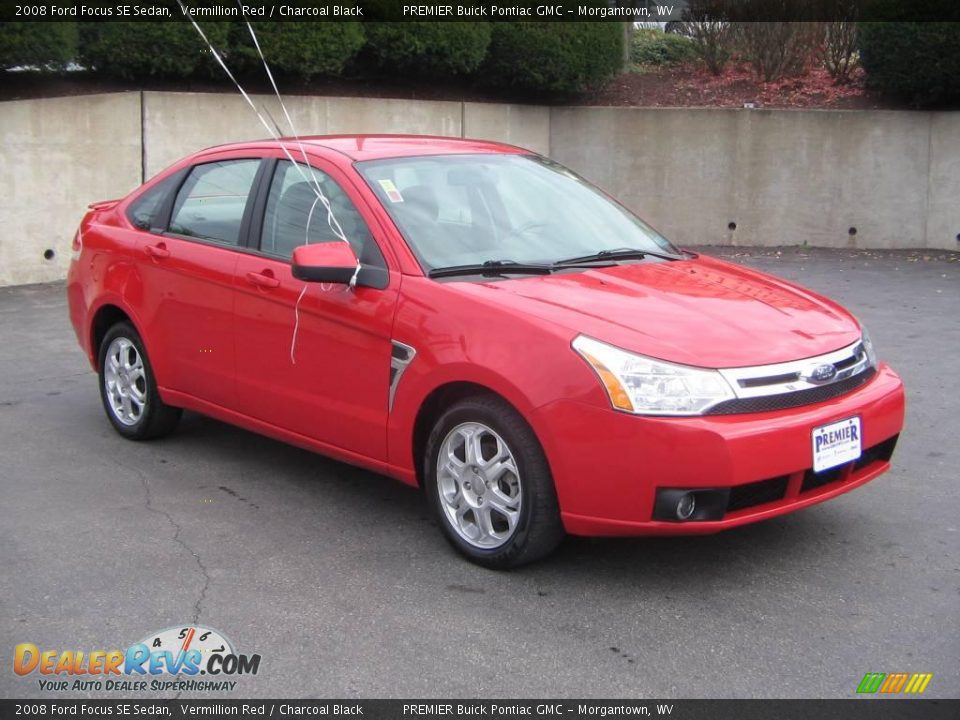 2008 Ford Focus SE Sedan Vermillion Red / Charcoal Black Photo #8