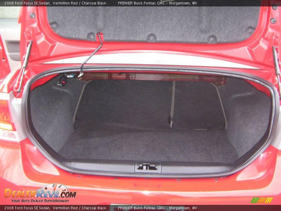 2008 Ford Focus SE Sedan Vermillion Red / Charcoal Black Photo #9