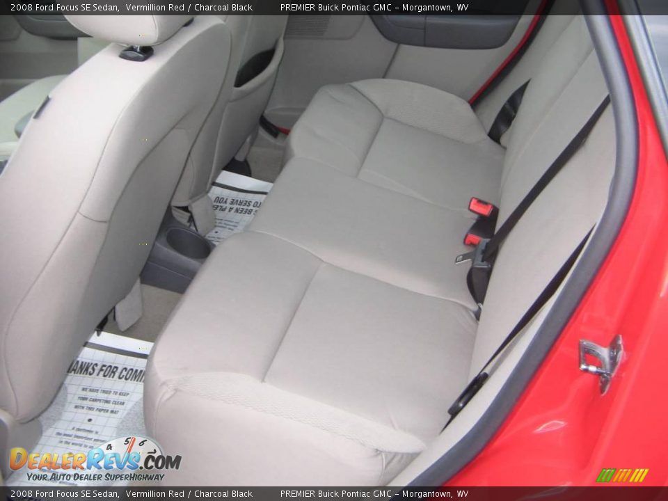 2008 Ford Focus SE Sedan Vermillion Red / Charcoal Black Photo #10