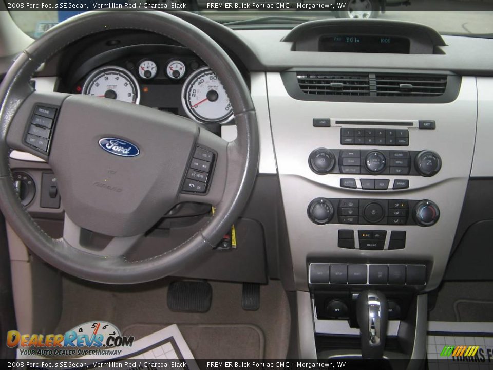 2008 Ford Focus SE Sedan Vermillion Red / Charcoal Black Photo #11