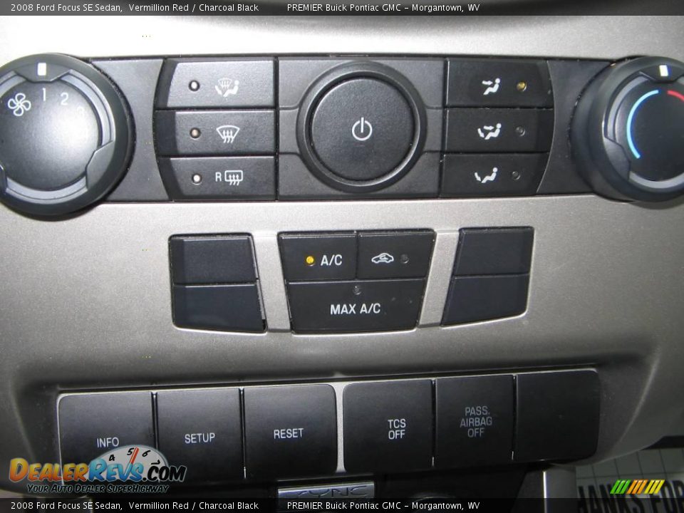 2008 Ford Focus SE Sedan Vermillion Red / Charcoal Black Photo #13