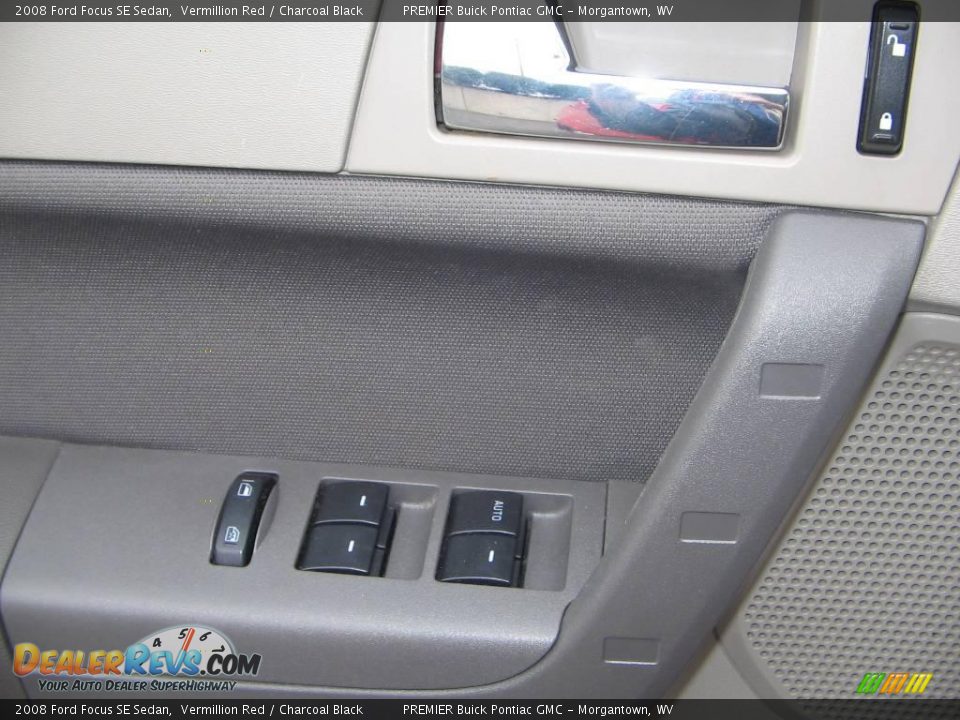 2008 Ford Focus SE Sedan Vermillion Red / Charcoal Black Photo #16