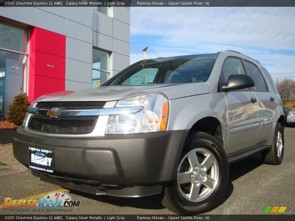 2005 Chevrolet Equinox LS AWD Galaxy Silver Metallic / Light Gray Photo #4
