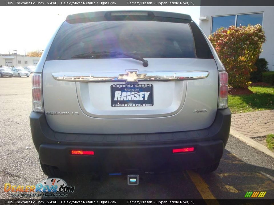 2005 Chevrolet Equinox LS AWD Galaxy Silver Metallic / Light Gray Photo #9