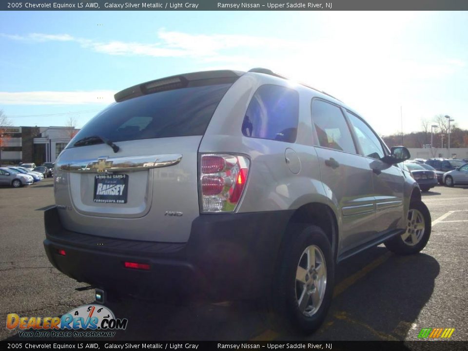 2005 Chevrolet Equinox LS AWD Galaxy Silver Metallic / Light Gray Photo #10