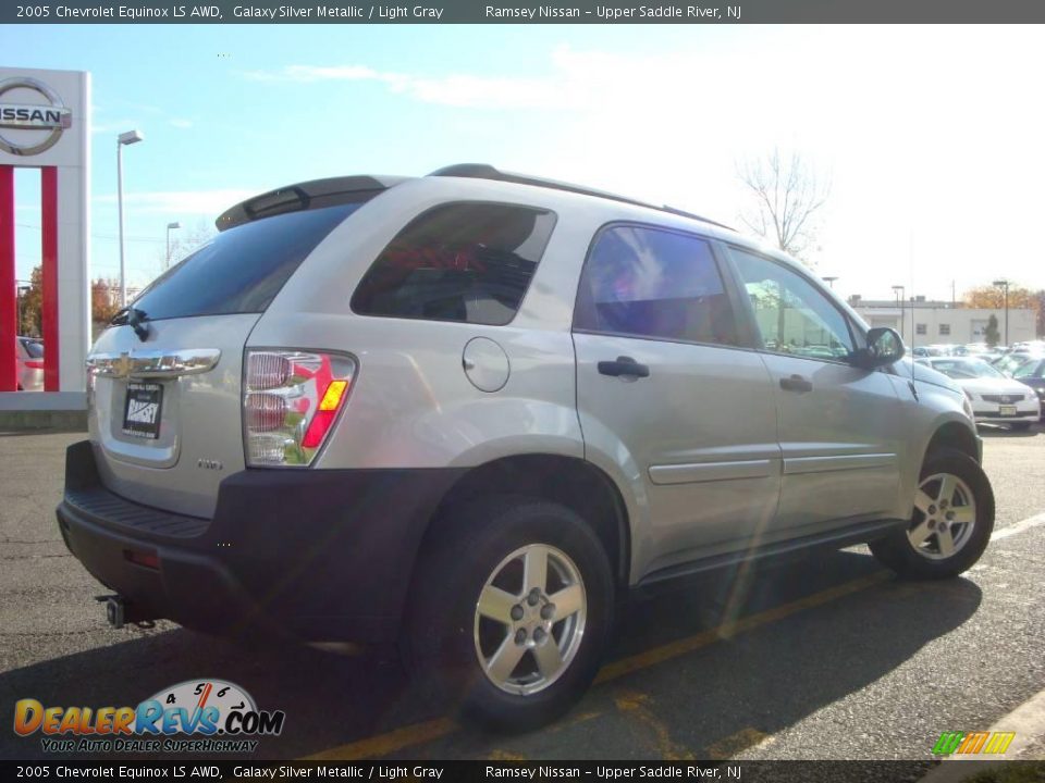 2005 Chevrolet Equinox LS AWD Galaxy Silver Metallic / Light Gray Photo #11