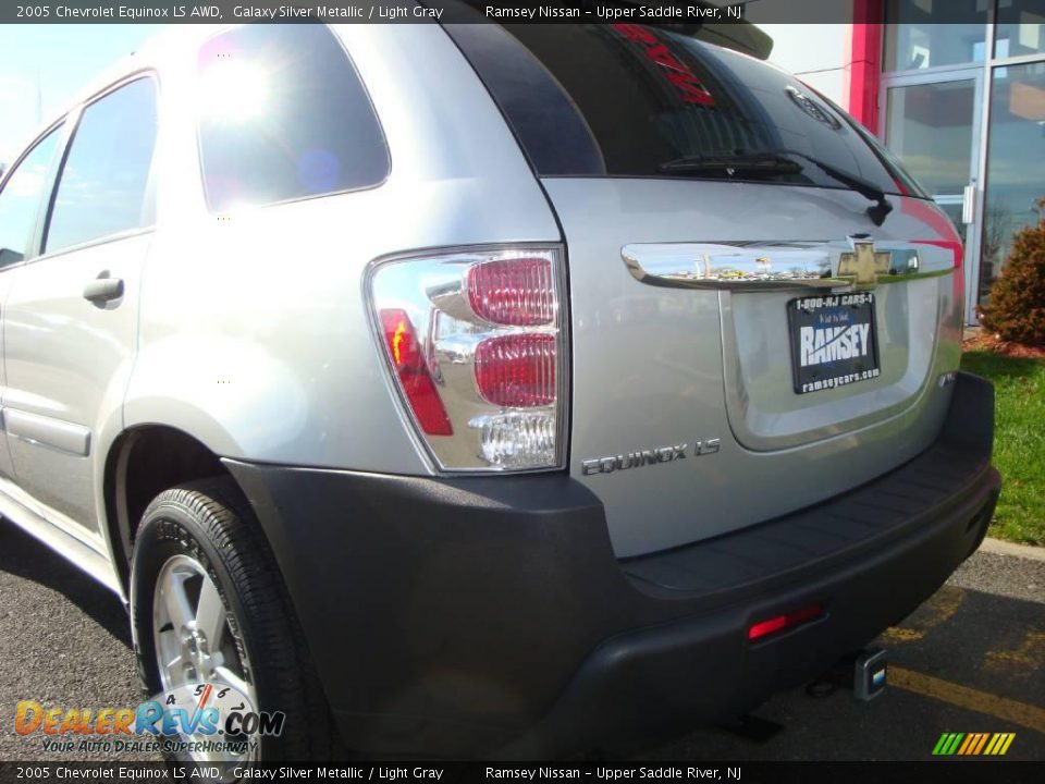 2005 Chevrolet Equinox LS AWD Galaxy Silver Metallic / Light Gray Photo #19