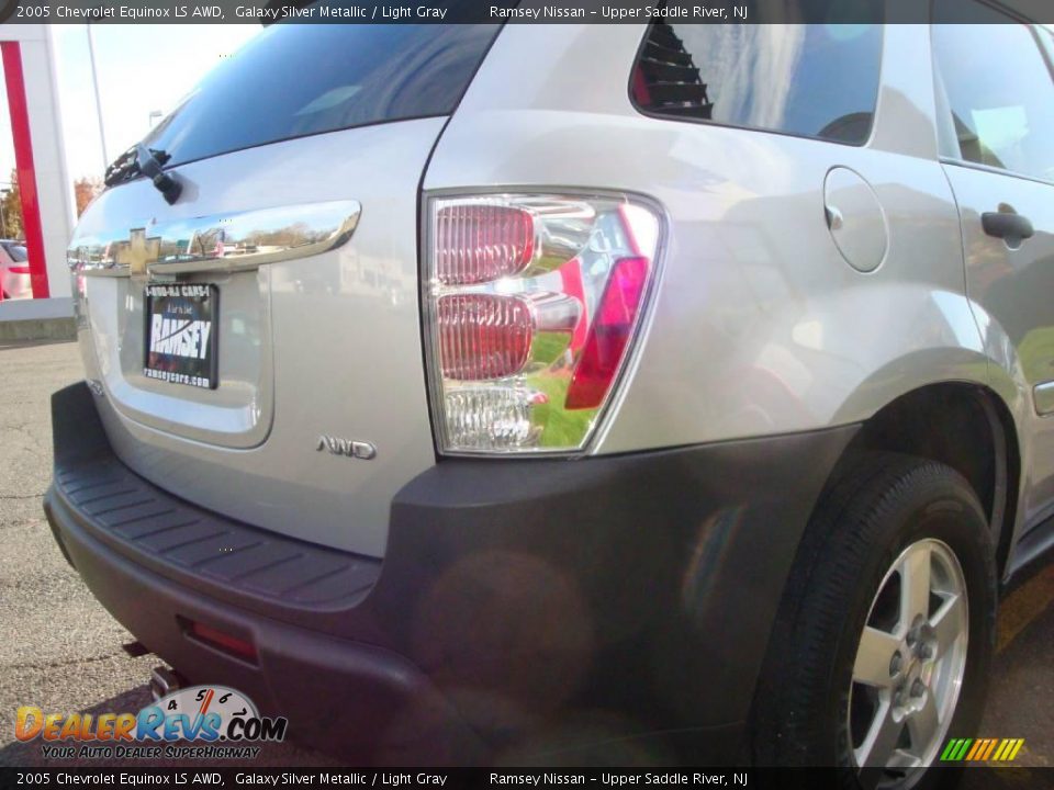 2005 Chevrolet Equinox LS AWD Galaxy Silver Metallic / Light Gray Photo #21