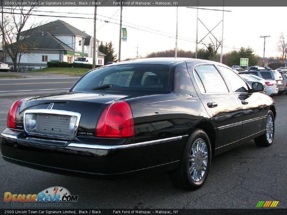 2009 Lincoln Town Car Signature Limited Black / Black Photo #3