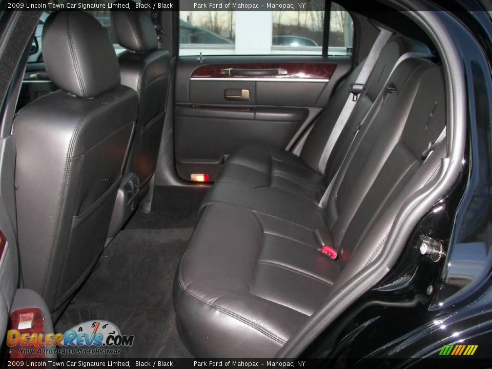 2009 Lincoln Town Car Signature Limited Black / Black Photo #6