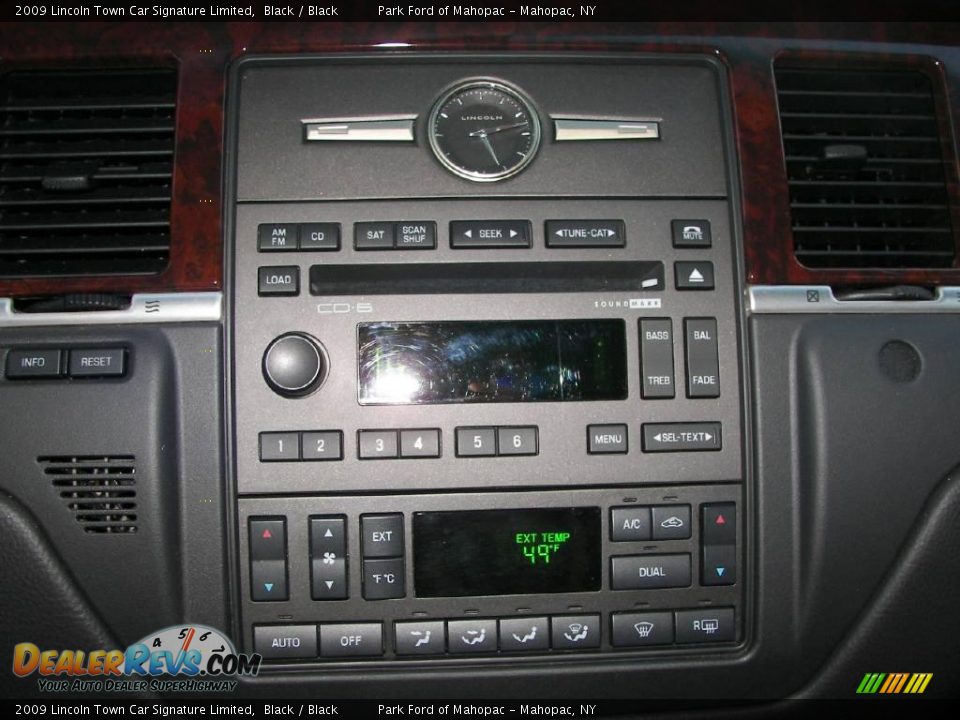 2009 Lincoln Town Car Signature Limited Black / Black Photo #13