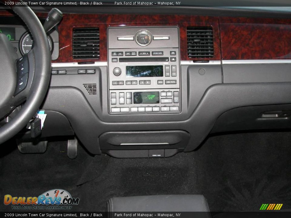 2009 Lincoln Town Car Signature Limited Black / Black Photo #14