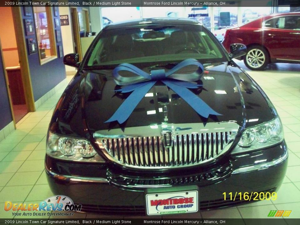 2009 Lincoln Town Car Signature Limited Black / Medium Light Stone Photo #1