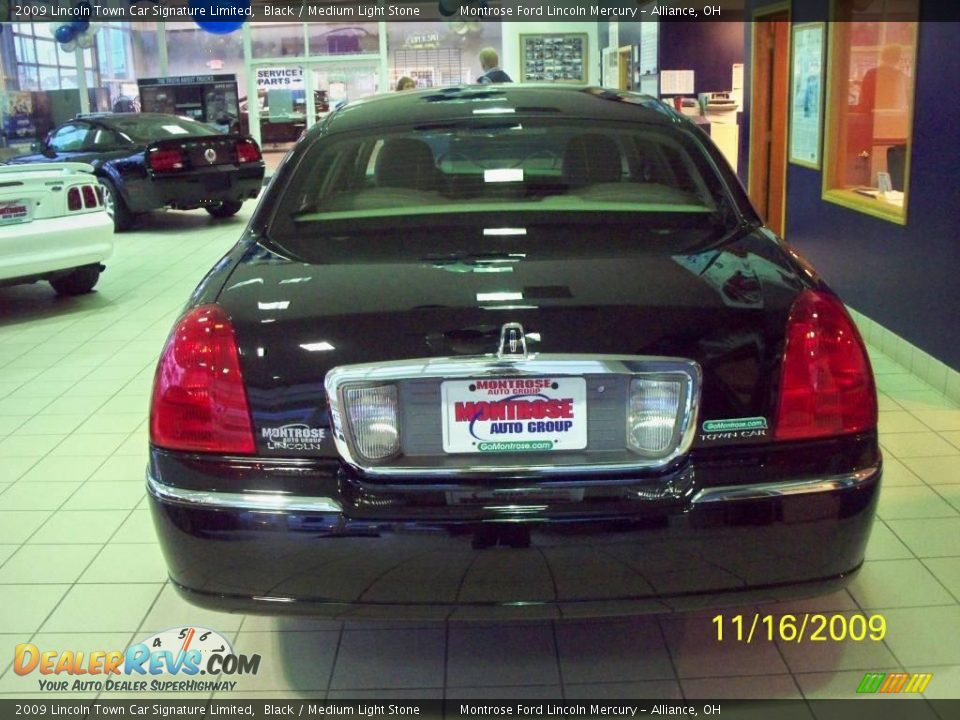 2009 Lincoln Town Car Signature Limited Black / Medium Light Stone Photo #4