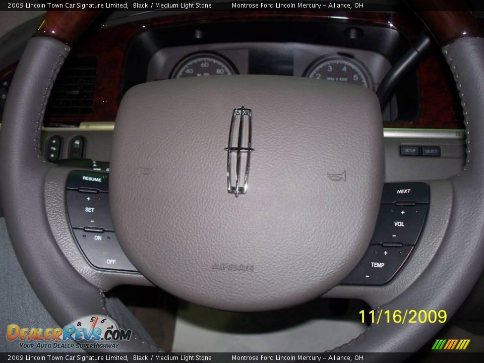 2009 Lincoln Town Car Signature Limited Black / Medium Light Stone Photo #5