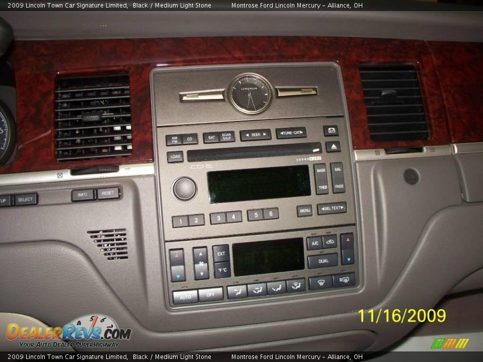 2009 Lincoln Town Car Signature Limited Black / Medium Light Stone Photo #6