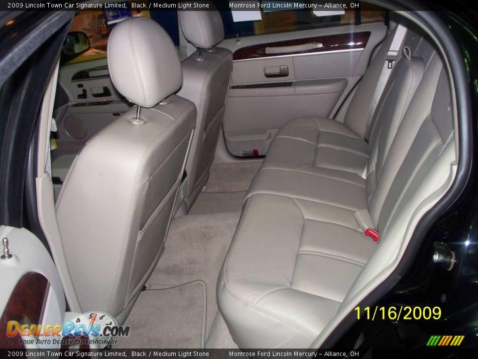 2009 Lincoln Town Car Signature Limited Black / Medium Light Stone Photo #8