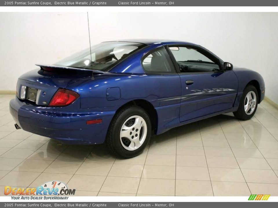 2005 Pontiac Sunfire Coupe Electric Blue Metallic / Graphite Photo #7