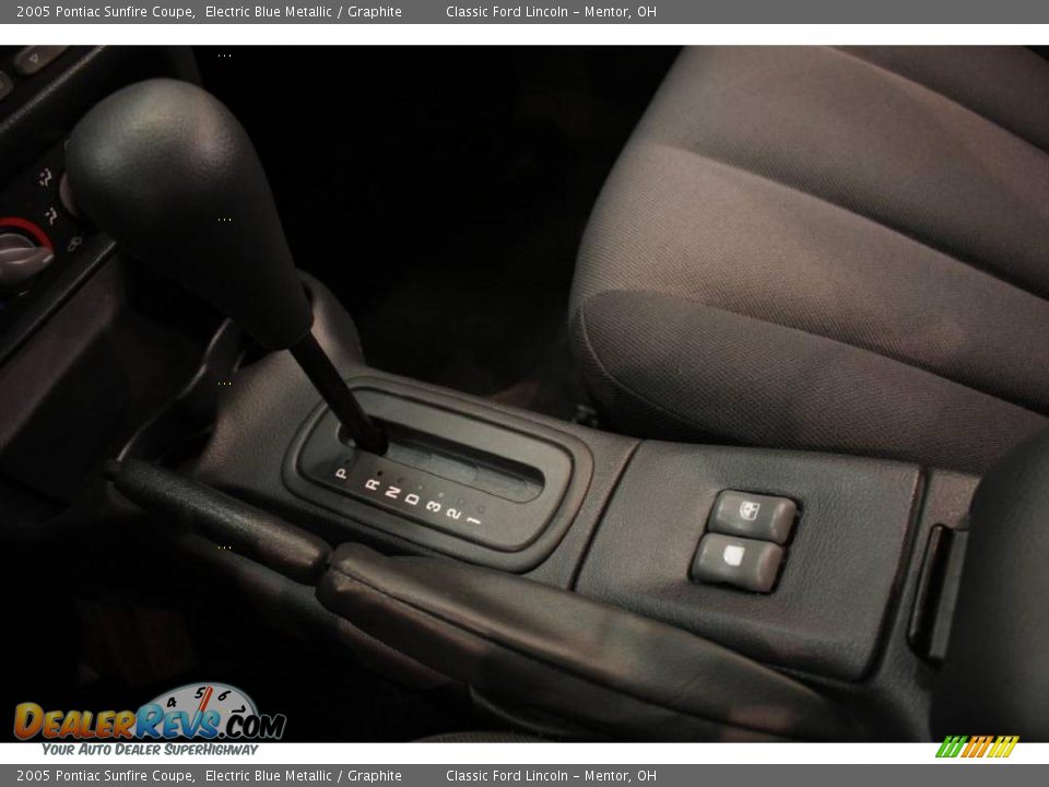 2005 Pontiac Sunfire Coupe Electric Blue Metallic / Graphite Photo #13