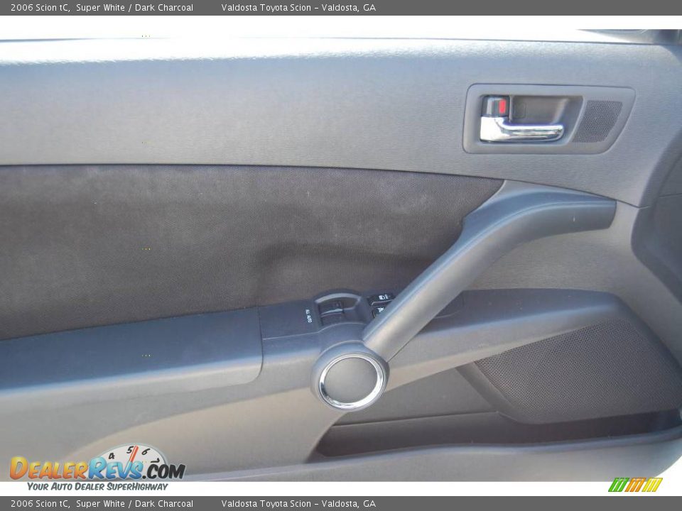 2006 Scion tC Super White / Dark Charcoal Photo #18