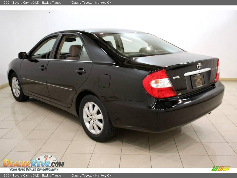 2004 Toyota Camry XLE Black / Taupe Photo #5