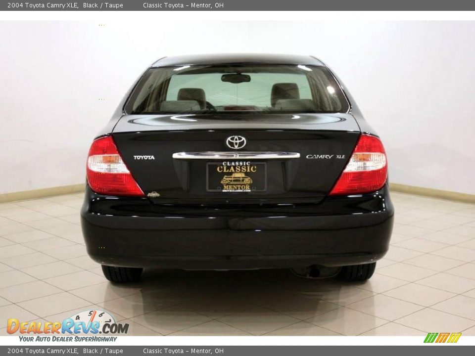 2004 Toyota Camry XLE Black / Taupe Photo #6
