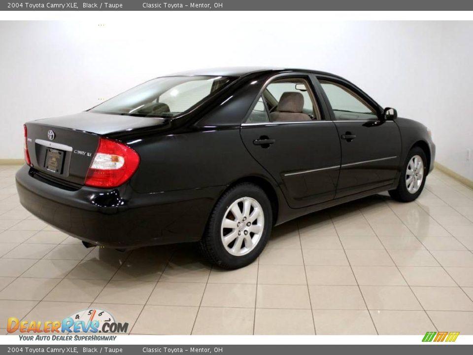 2004 Toyota Camry XLE Black / Taupe Photo #7