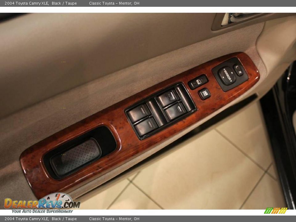 2004 Toyota Camry XLE Black / Taupe Photo #9