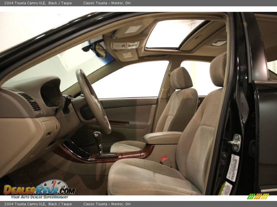 2004 Toyota Camry XLE Black / Taupe Photo #10
