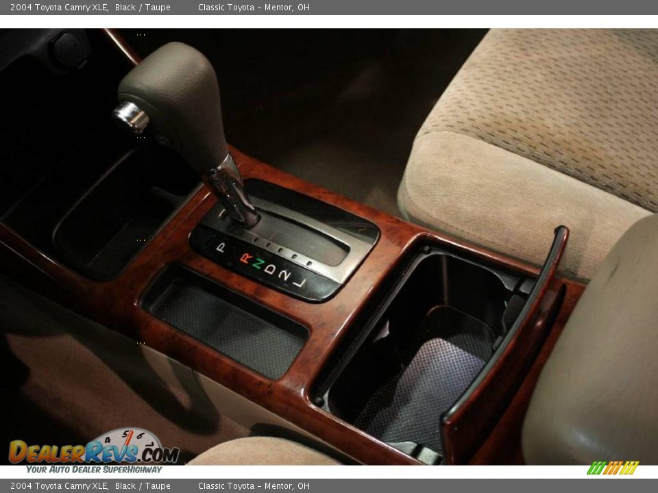 2004 Toyota Camry XLE Black / Taupe Photo #15