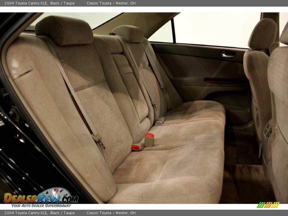 2004 Toyota Camry XLE Black / Taupe Photo #17