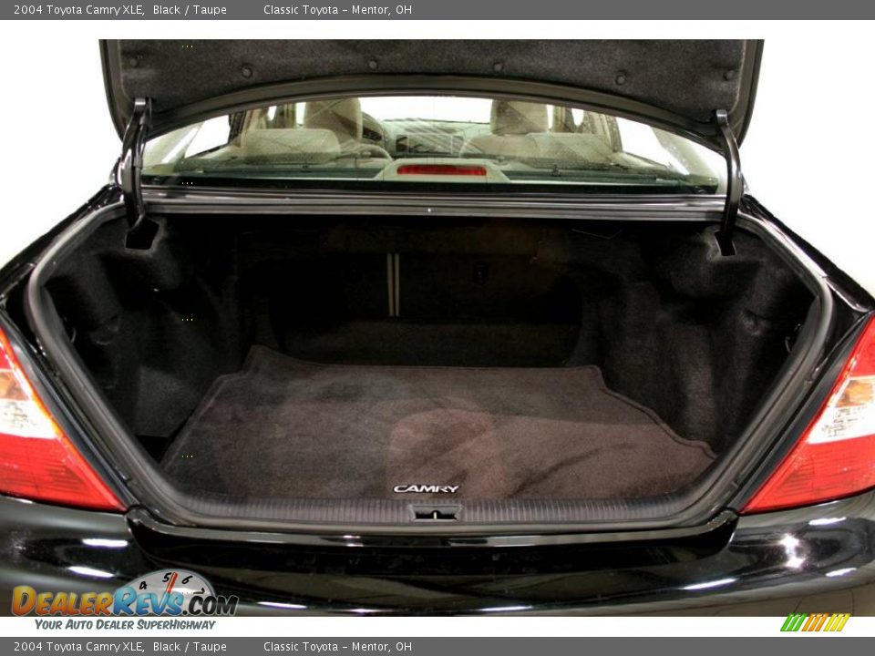 2004 Toyota Camry XLE Black / Taupe Photo #20