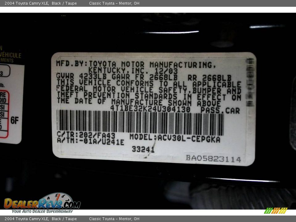 2004 Toyota Camry XLE Black / Taupe Photo #23
