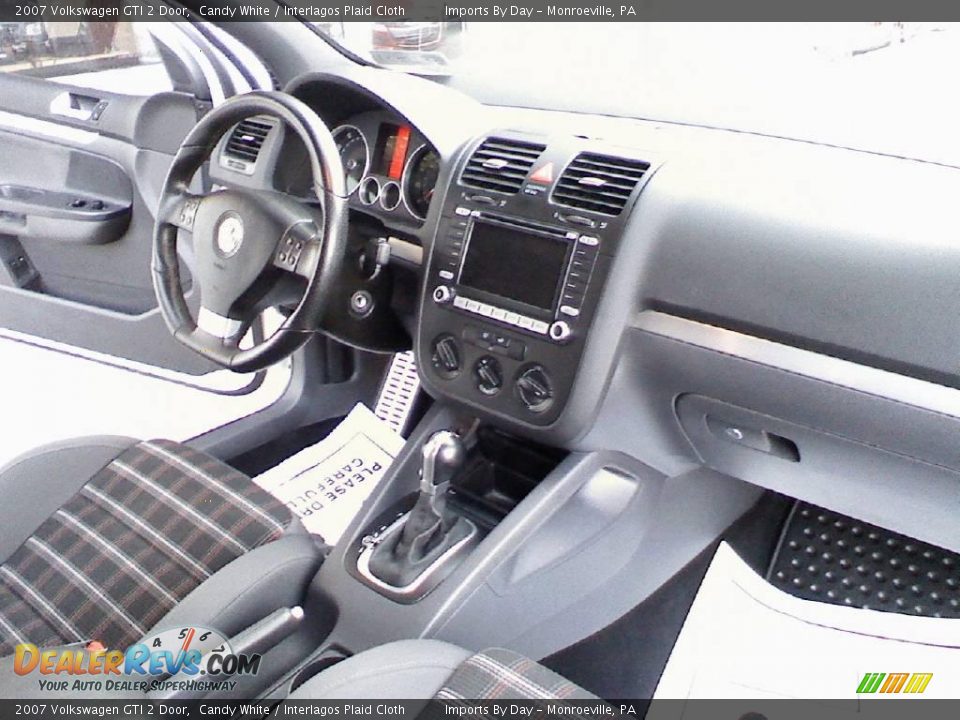 2007 Volkswagen GTI 2 Door Candy White / Interlagos Plaid Cloth Photo #12
