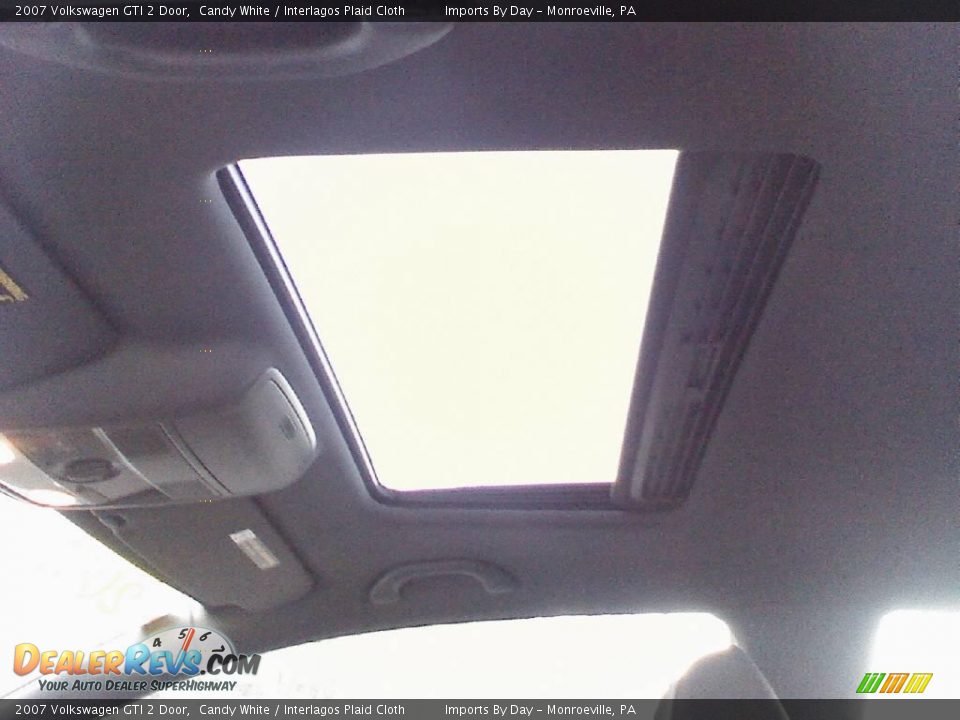 2007 Volkswagen GTI 2 Door Candy White / Interlagos Plaid Cloth Photo #15