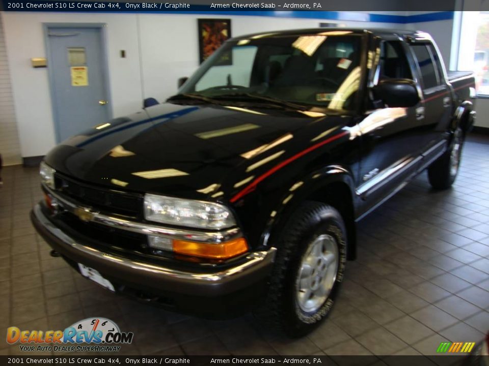 2001 Chevrolet S10 LS Crew Cab 4x4 Onyx Black / Graphite Photo #1