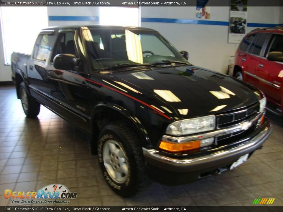 2001 Chevrolet S10 LS Crew Cab 4x4 Onyx Black / Graphite Photo #4