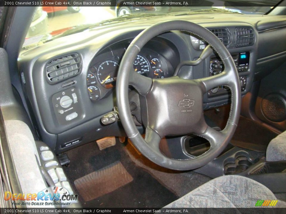 2001 Chevrolet S10 LS Crew Cab 4x4 Onyx Black / Graphite Photo #8
